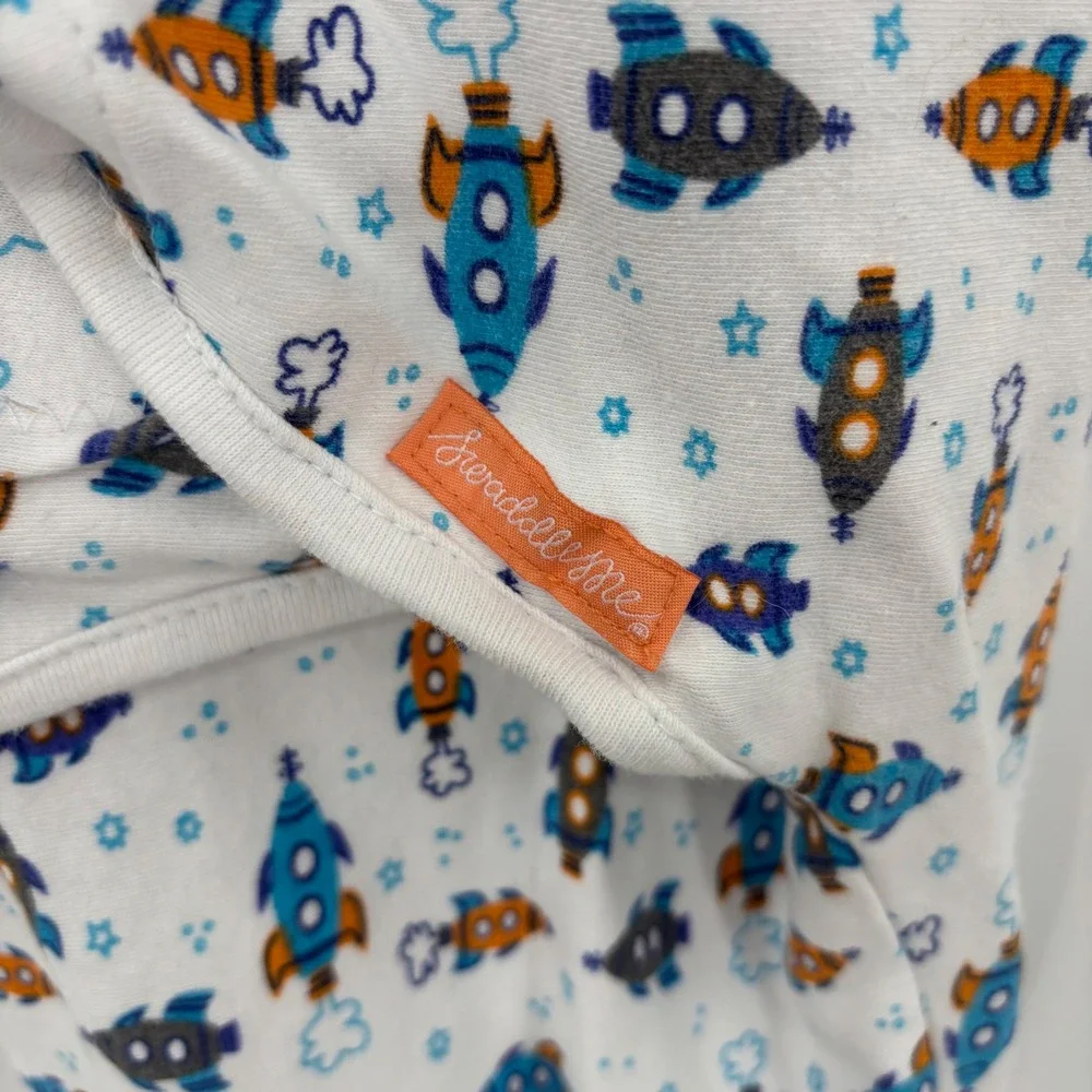 SwaddleMe Adjustable Swaddle Wrap Kids Large White Rocket Ship Space Print Sleep